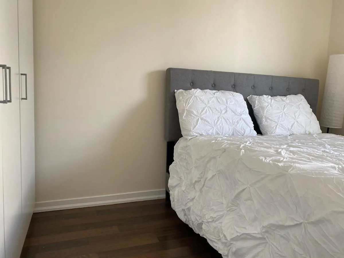 Beautiful Cozy Entire 1-Bedroom Condo Unit + Balcony Toronto Canada