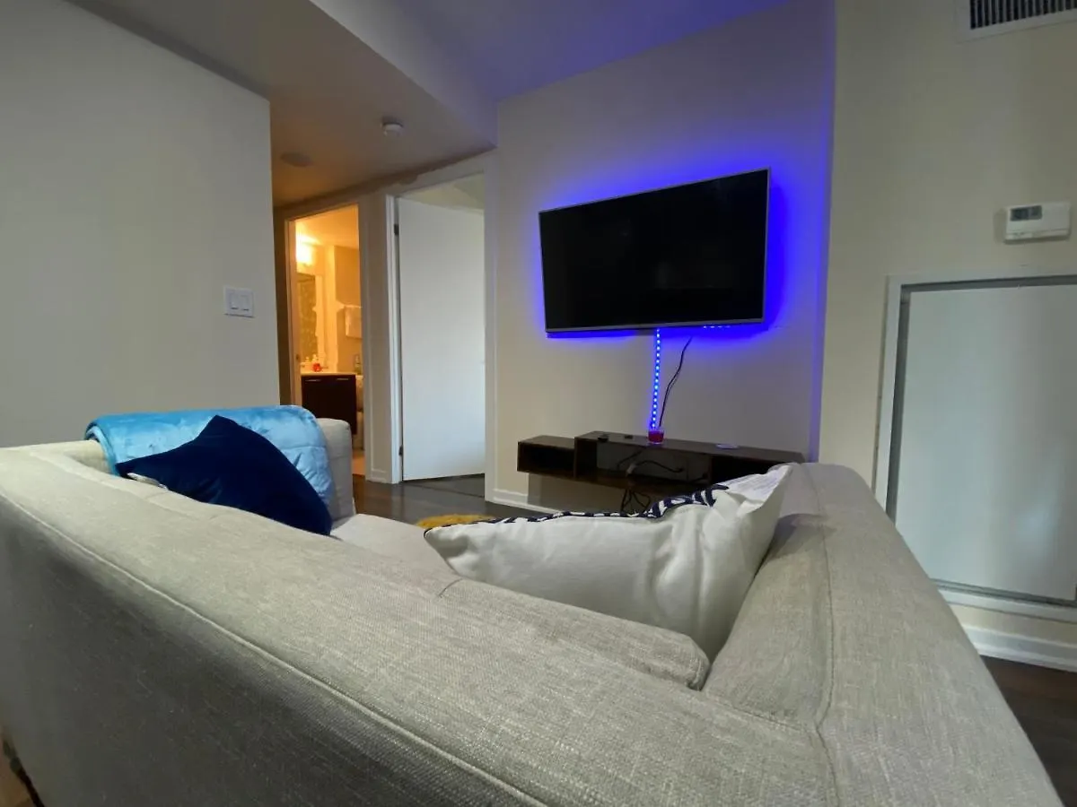 Beautiful Cozy Entire 1-Bedroom Condo Unit + Balcony Toronto 0*,  Canada